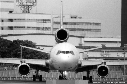 RJAA / MD-11F 2011/06/30-1