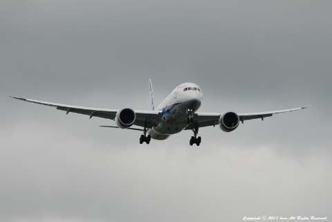 RJTT Boeing 787 Dreamliner 2 2011/07/08-1